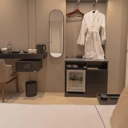 Hotel Central Inn Tirana Hotel 4*