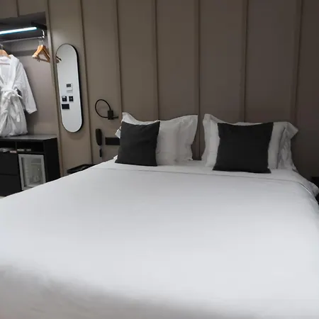 酒店 Hotel Central Inn Tirana 地拉那