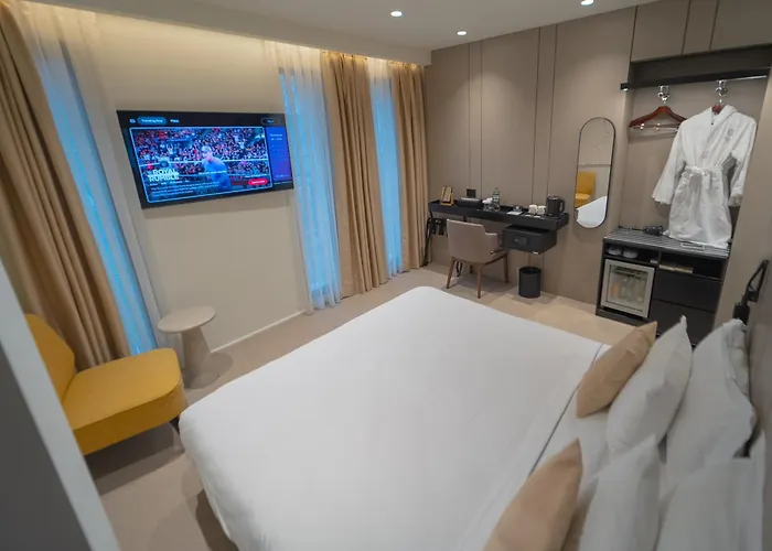 Hotel Central Inn Tirana 4* 地拉那