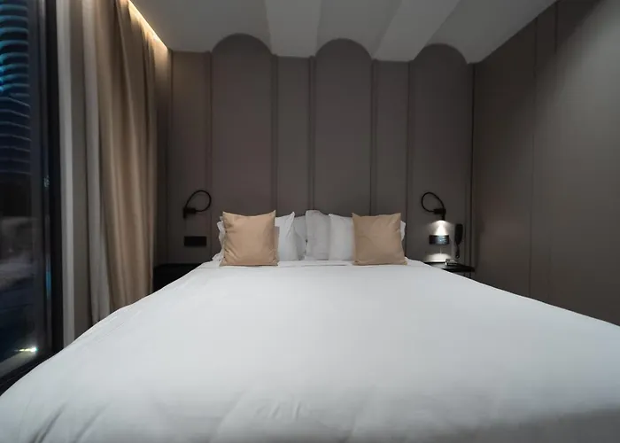 Hotel Central Inn Tirana 酒店 地拉那